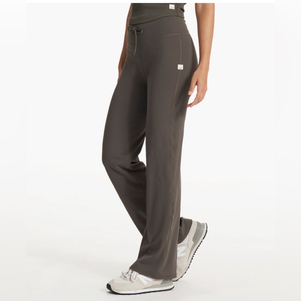 Vuori Daily Wideleg- Women's BreatheInterlock™ Pants